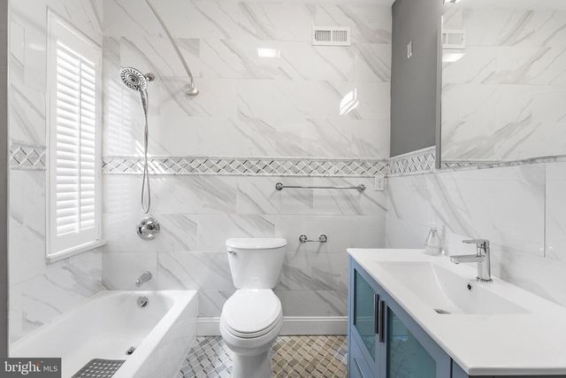 2422 S JUNIPER ST, Philadelphia, PA 19148