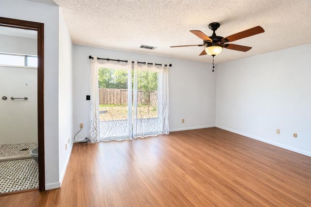 2020 E Four Creeks Avenue, Visalia, CA 93292