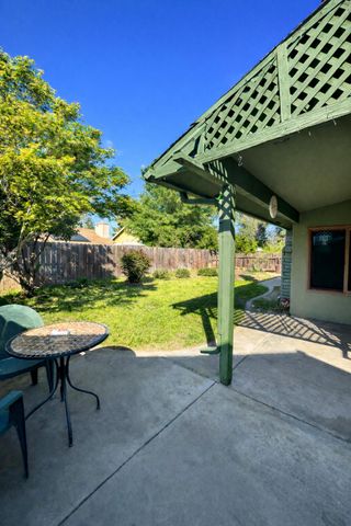 2020 E Four Creeks Avenue, Visalia, CA 93292