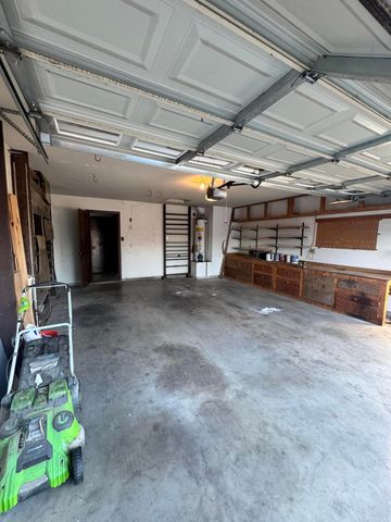 2020 E Four Creeks Avenue, Visalia, CA 93292