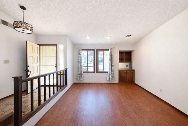 2020 E Four Creeks Avenue, Visalia, CA 93292