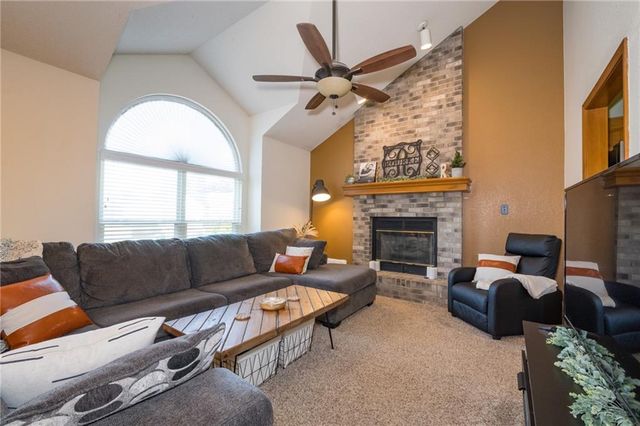 1306 HUNTINGTON Circle, Greenwood, MO 64034