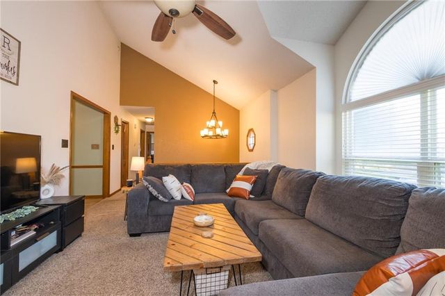 1306 HUNTINGTON Circle, Greenwood, MO 64034