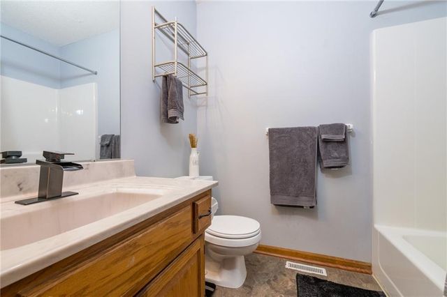 1306 HUNTINGTON Circle, Greenwood, MO 64034