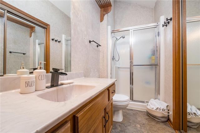 1306 HUNTINGTON Circle, Greenwood, MO 64034
