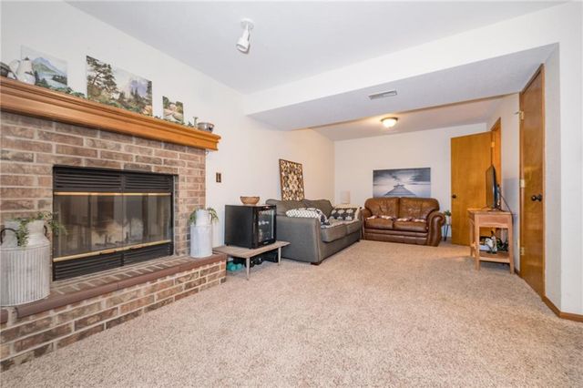 1306 HUNTINGTON Circle, Greenwood, MO 64034