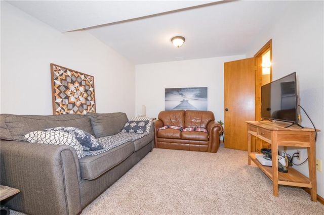 1306 HUNTINGTON Circle, Greenwood, MO 64034