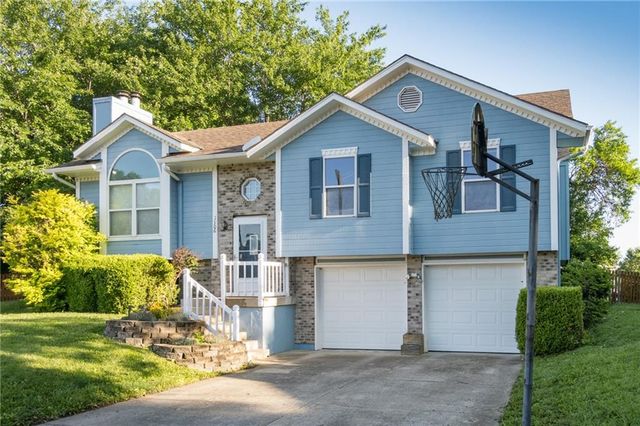 1306 HUNTINGTON Circle, Greenwood, MO 64034