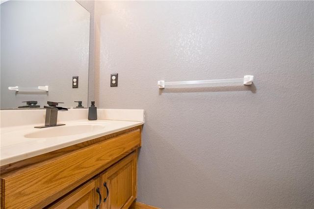 1306 HUNTINGTON Circle, Greenwood, MO 64034