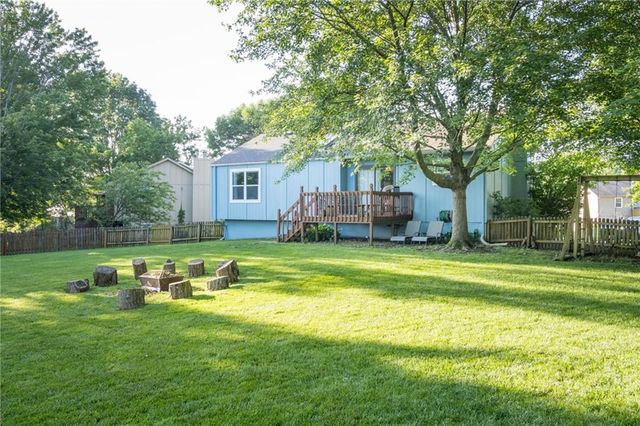 1306 HUNTINGTON Circle, Greenwood, MO 64034