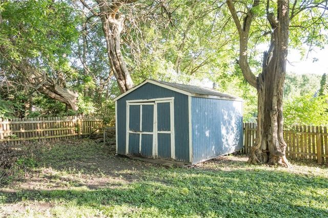 1306 HUNTINGTON Circle, Greenwood, MO 64034