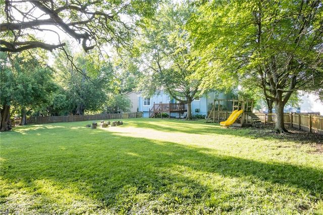1306 HUNTINGTON Circle, Greenwood, MO 64034