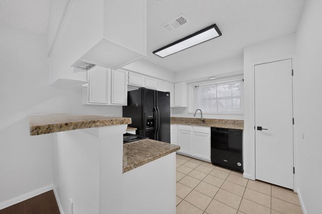 2039 Mallard Drive, Lewisville, TX 75077