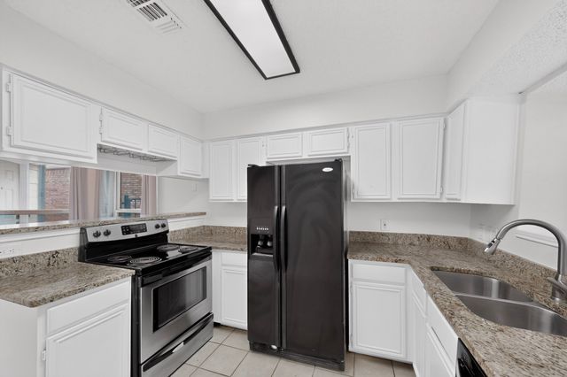 2039 Mallard Drive, Lewisville, TX 75077