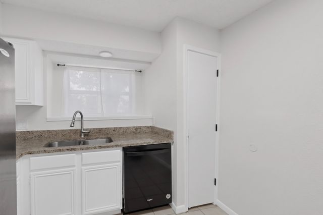 2039 Mallard Drive, Lewisville, TX 75077