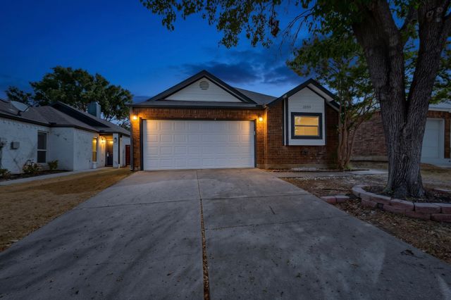 2039 Mallard Drive, Lewisville, TX 75077
