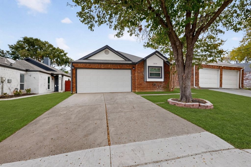 2039 Mallard Drive, Lewisville, TX 75077