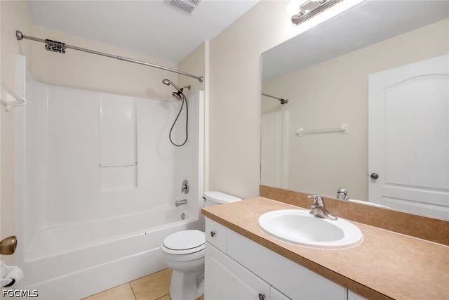 2010 NE 13th PL, Cape Coral, FL 33909
