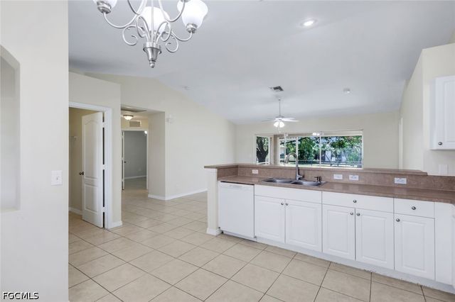 2010 NE 13th PL, Cape Coral, FL 33909