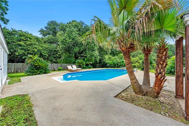 2779 Meadowview Drive, Mobile, AL 36695
