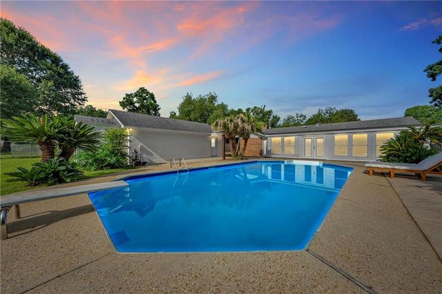 2779 Meadowview Drive, Mobile, AL 36695