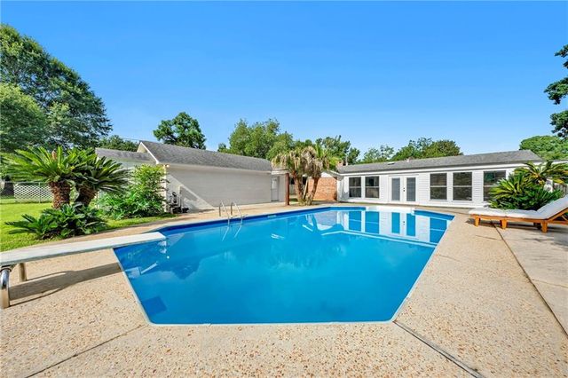 2779 Meadowview Drive, Mobile, AL 36695