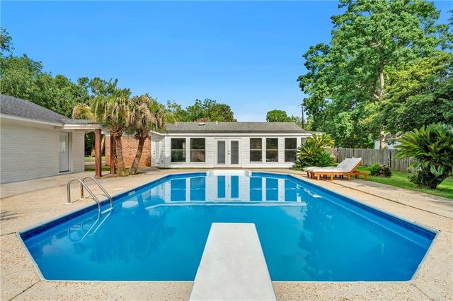 2779 Meadowview Drive, Mobile, AL 36695