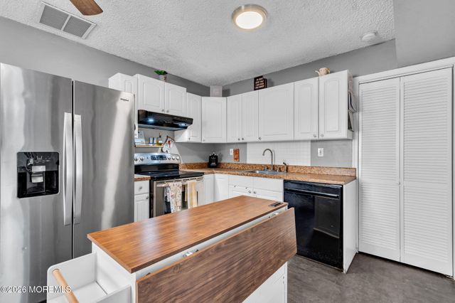 22 Longboat Avenue, Barnegat, NJ 08005
