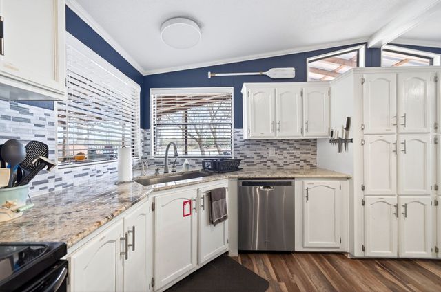 212 Sunray Street, Mabank, TX 75156