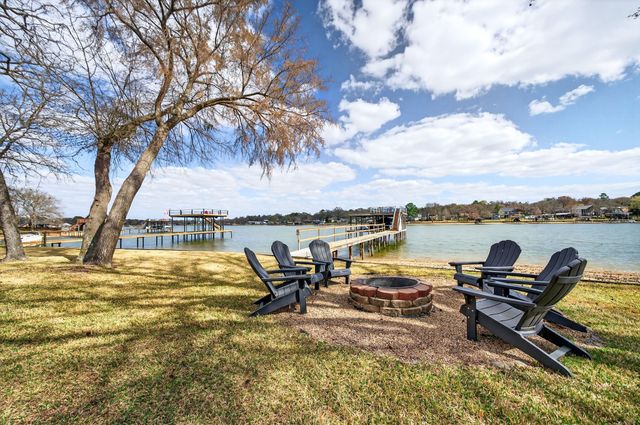 212 Sunray Street, Mabank, TX 75156