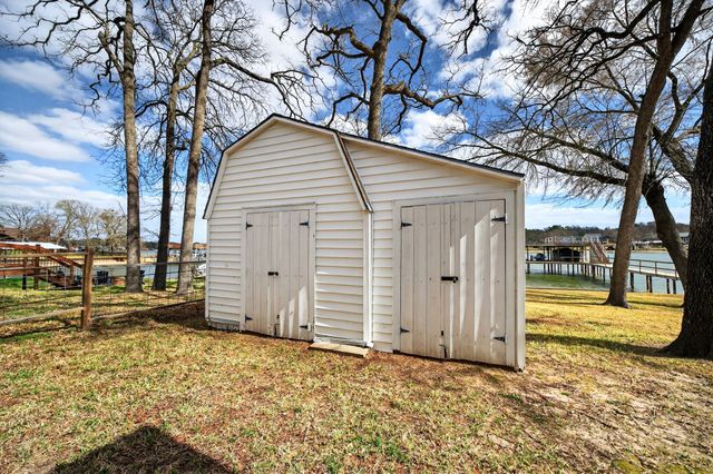 212 Sunray Street, Mabank, TX 75156