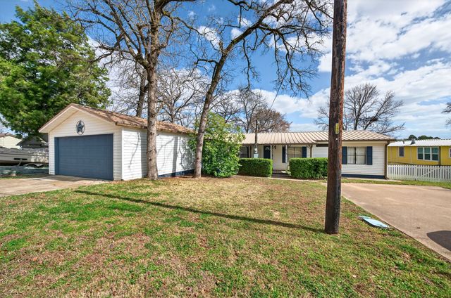 212 Sunray Street, Mabank, TX 75156