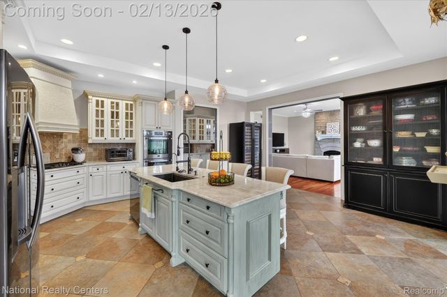 721 Elderberry Court N, Commerce Charter Township, MI 48390