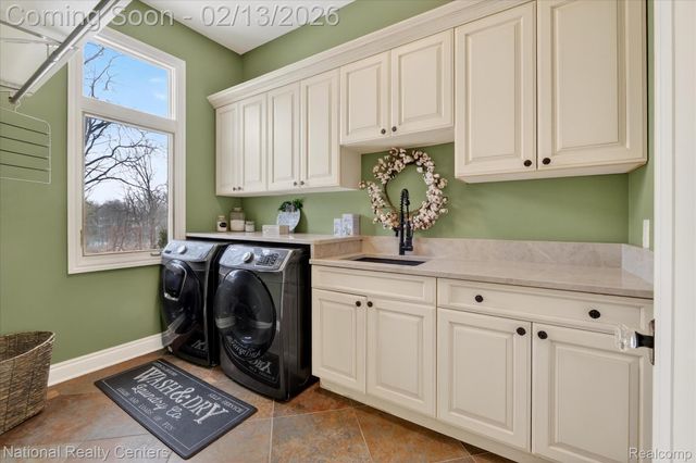 721 Elderberry Court N, Commerce Charter Township, MI 48390