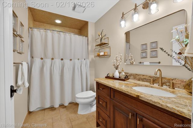 721 Elderberry Court N, Commerce Charter Township, MI 48390