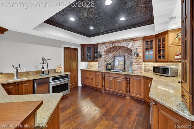 721 Elderberry Court N, Commerce Charter Township, MI 48390