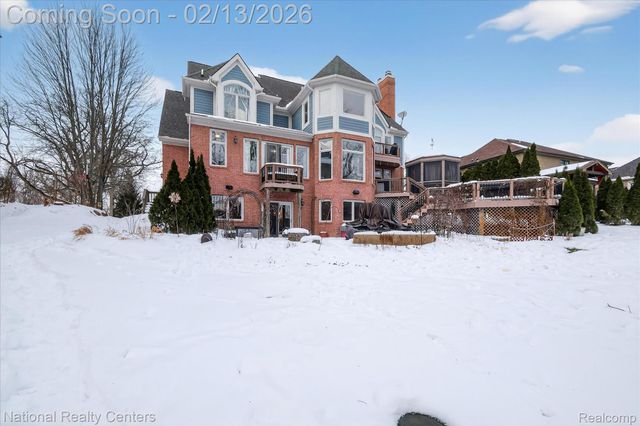 721 Elderberry Court N, Commerce Charter Township, MI 48390