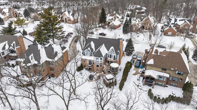 721 Elderberry Court N, Commerce Charter Township, MI 48390