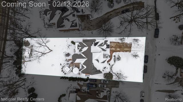 721 Elderberry Court N, Commerce Charter Township, MI 48390