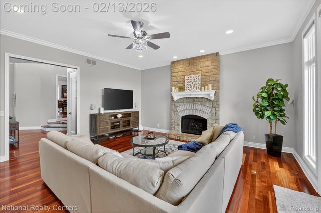 721 Elderberry Court N, Commerce Charter Township, MI 48390