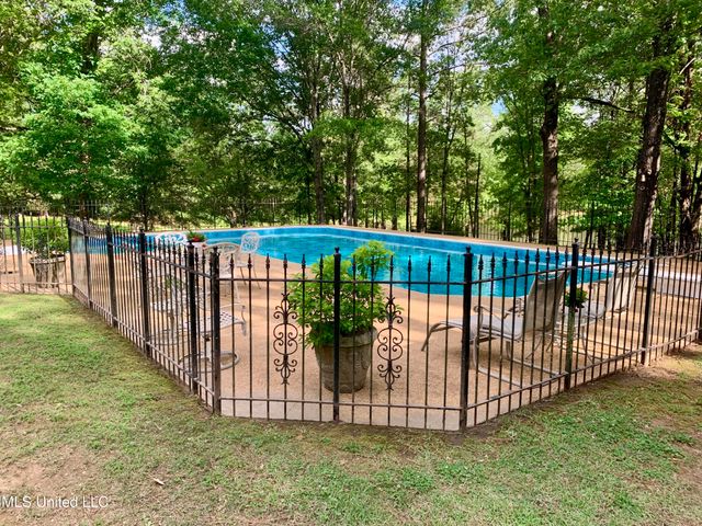 12965 Whispering Pines Drive, Olive Branch, MS 38654