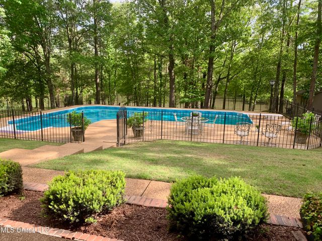 12965 Whispering Pines Drive, Olive Branch, MS 38654