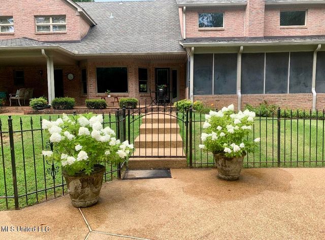 12965 Whispering Pines Drive, Olive Branch, MS 38654