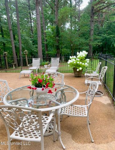 12965 Whispering Pines Drive, Olive Branch, MS 38654