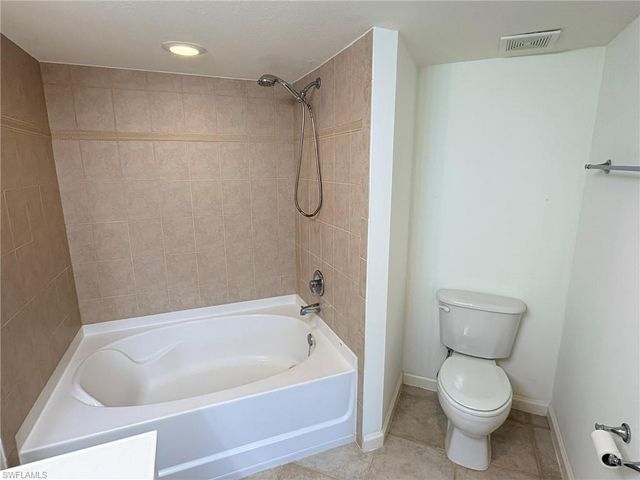 4127 Residence DR 415, Fort Myers, FL 33901