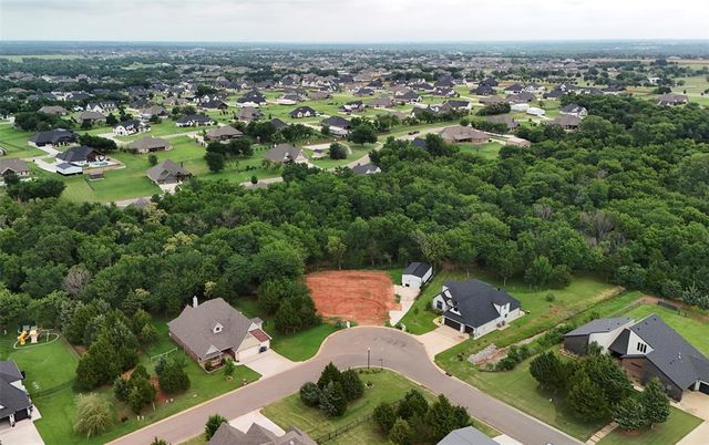 14285 Fox Lair Lane, Edmond, OK 73025