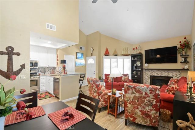 2000 Pacific Coast Hwy 308, Huntington Beach, CA 92648