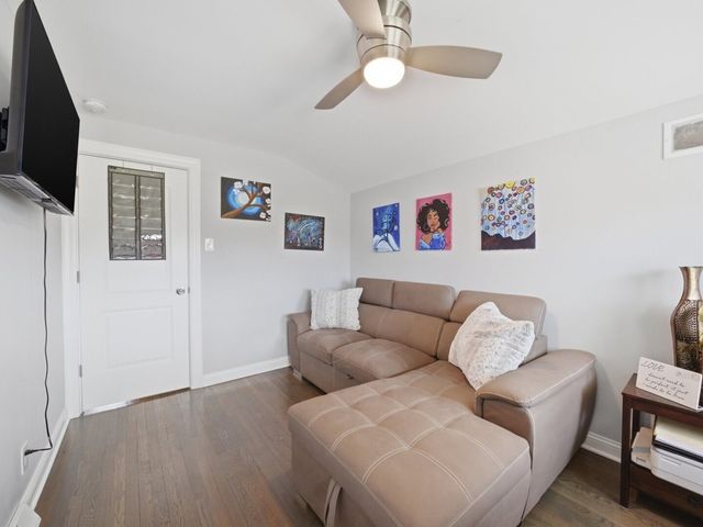 18441 Marshfield Avenue, Homewood, IL 60430