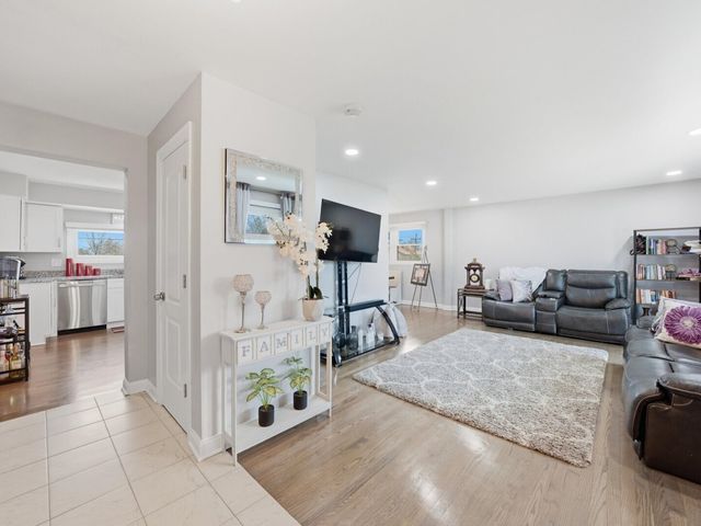 18441 Marshfield Avenue, Homewood, IL 60430