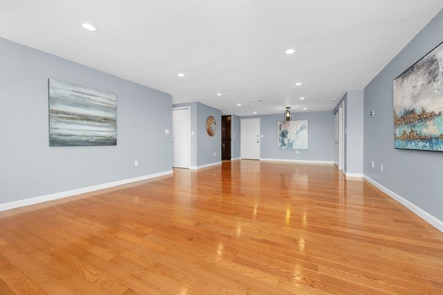 8 Ninth 707, Medford, MA 02155